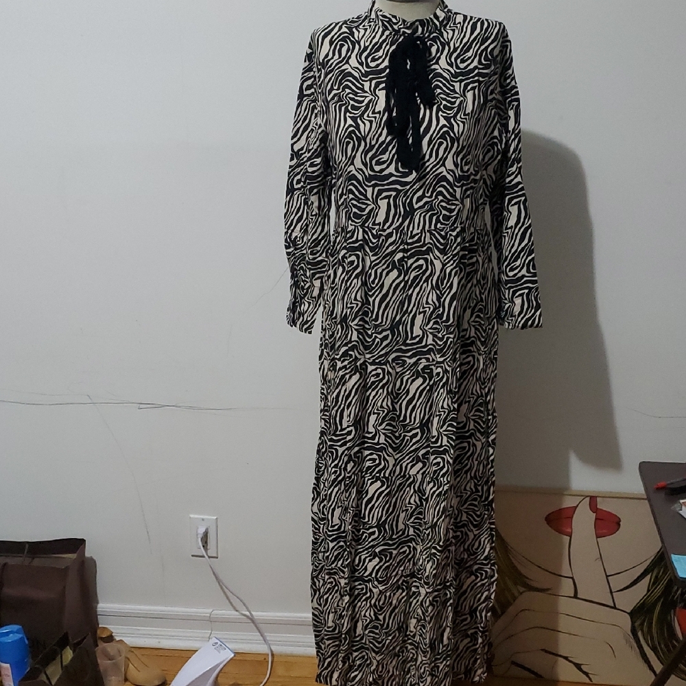 Pashmina Black and White Long Sleeve Dress